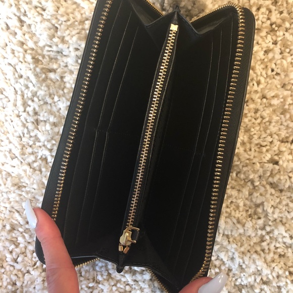 TORY BURCH Robinson Floral Perforated Wallet - Picture 3 of 8